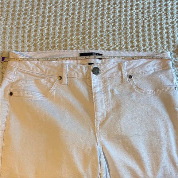 1822 Denim Women's White Ankle Jeans - Picture 6 of 9